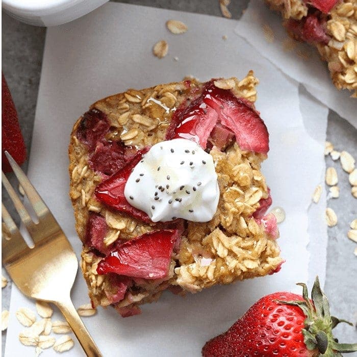 Healthy Strawberry Rhubarb Baked Oatmeal: Easy Make-Ahead Breakfast